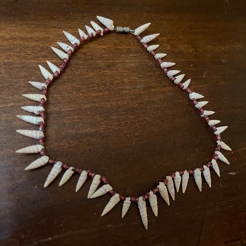 Red Beaded Shell Necklace - Picture 2 of 3